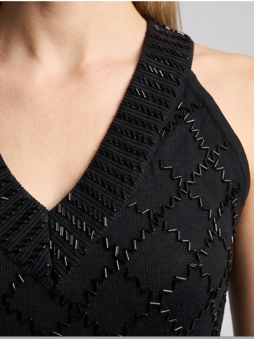 Black Beaded Diamond Lattice Sleeveless V-Neck Knit Tank Top - Picture 3 of 9
